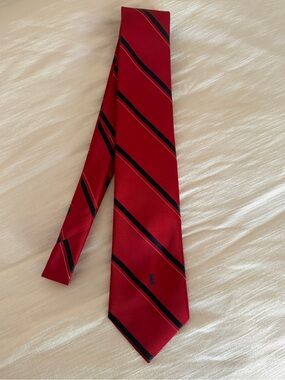 YSL men’s tie
Red & Navy
Classy! Pictures don’t do justice